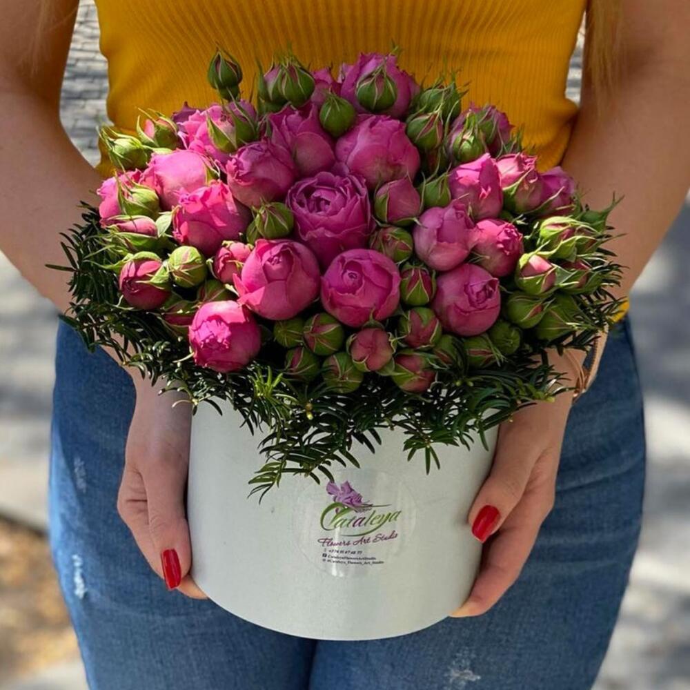 Композиция из кустовых роз